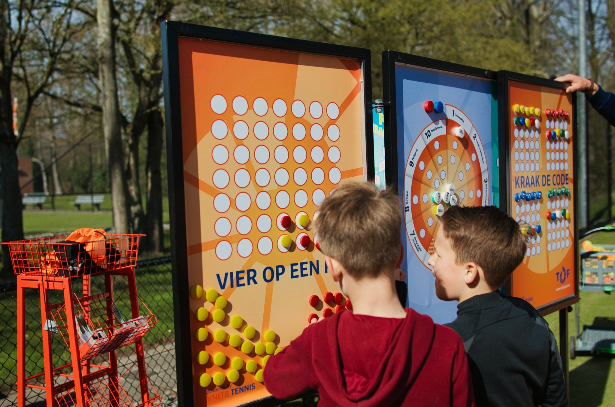 VIER OP EEN RIJ